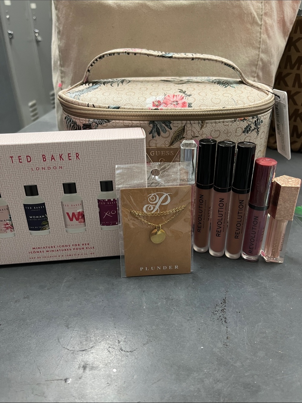 NWT GUESS Beige Floral Print Top-Handle Cosmetic Case w/ Ted Baker, Revolution